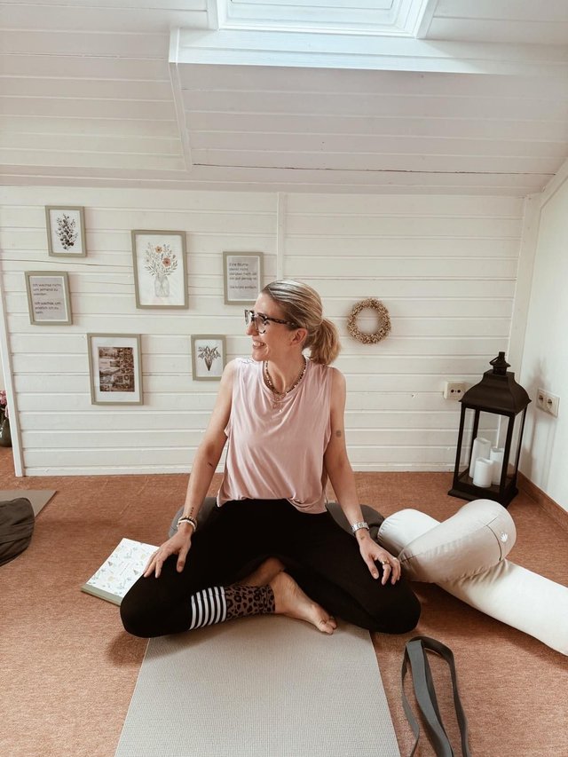 Yogastunde mit Nina (bloomyoga)